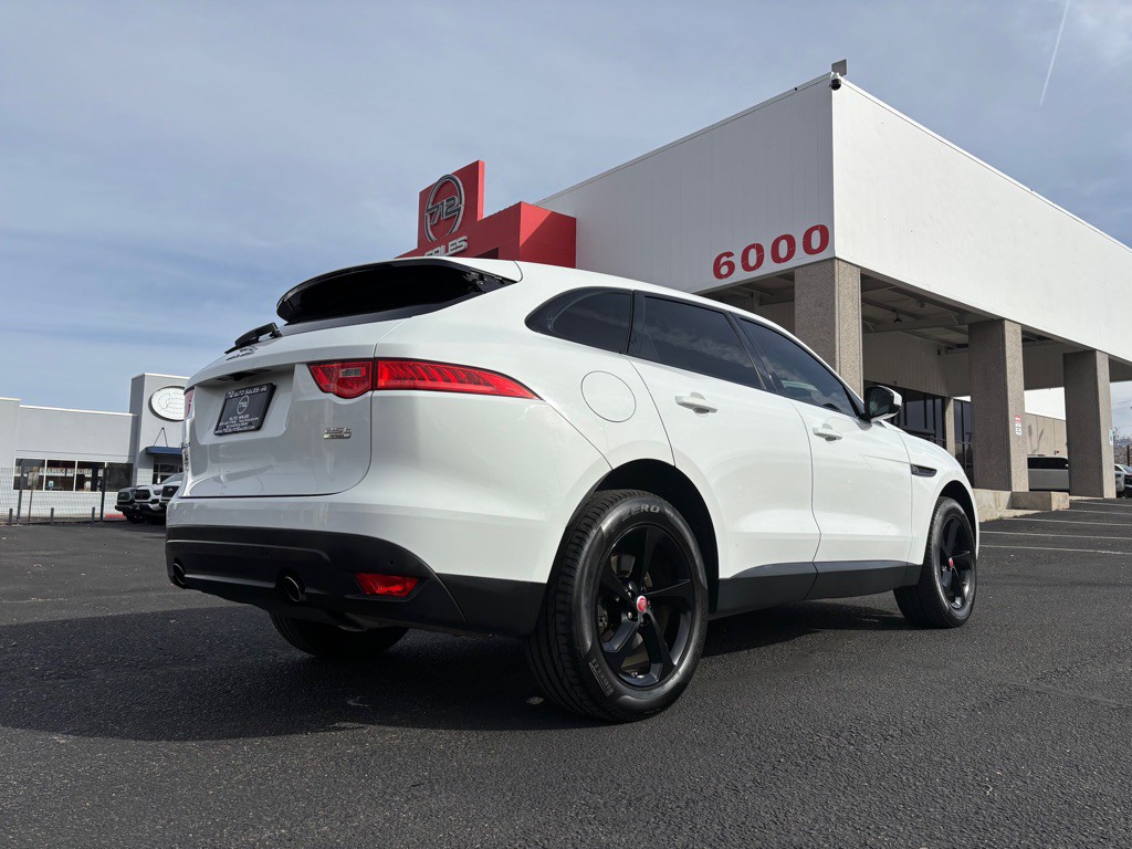 2019 Jaguar F-PACE Image 35