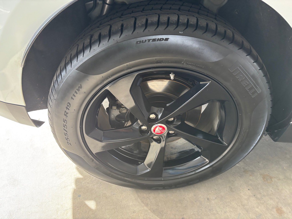 2019 Jaguar F-PACE Image 46