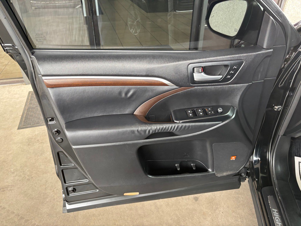 2014 Toyota Highlander Image 16