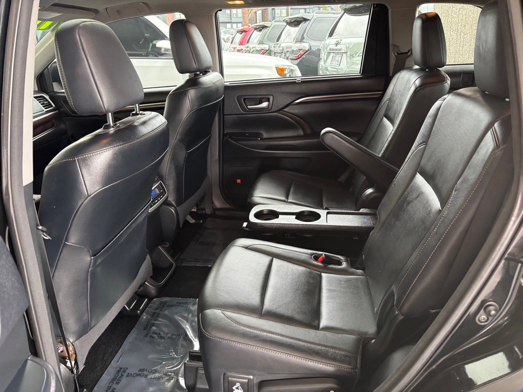 2014 Toyota Highlander Image 18