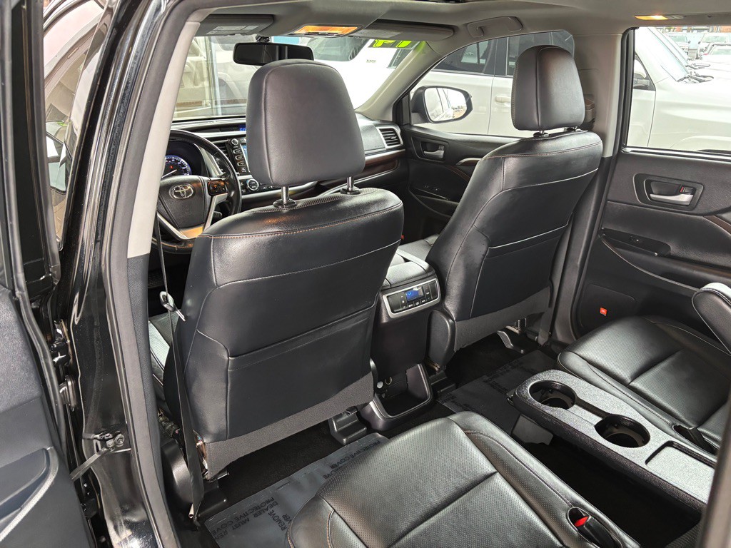 2014 Toyota Highlander Image 19