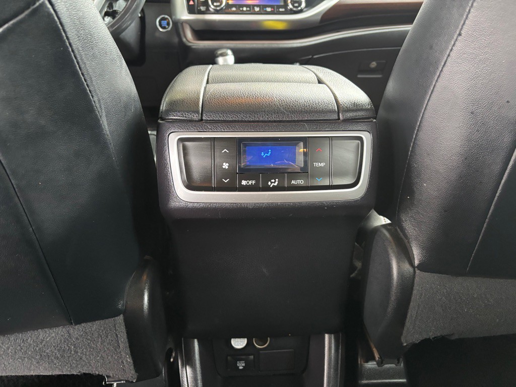 2014 Toyota Highlander Image 21