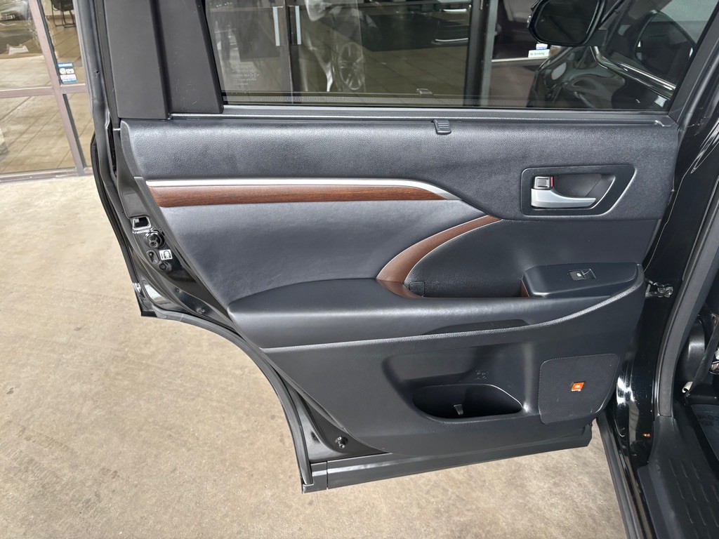 2014 Toyota Highlander Image 22