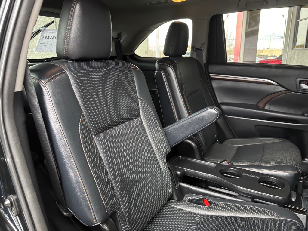 2014 Toyota Highlander Image 29