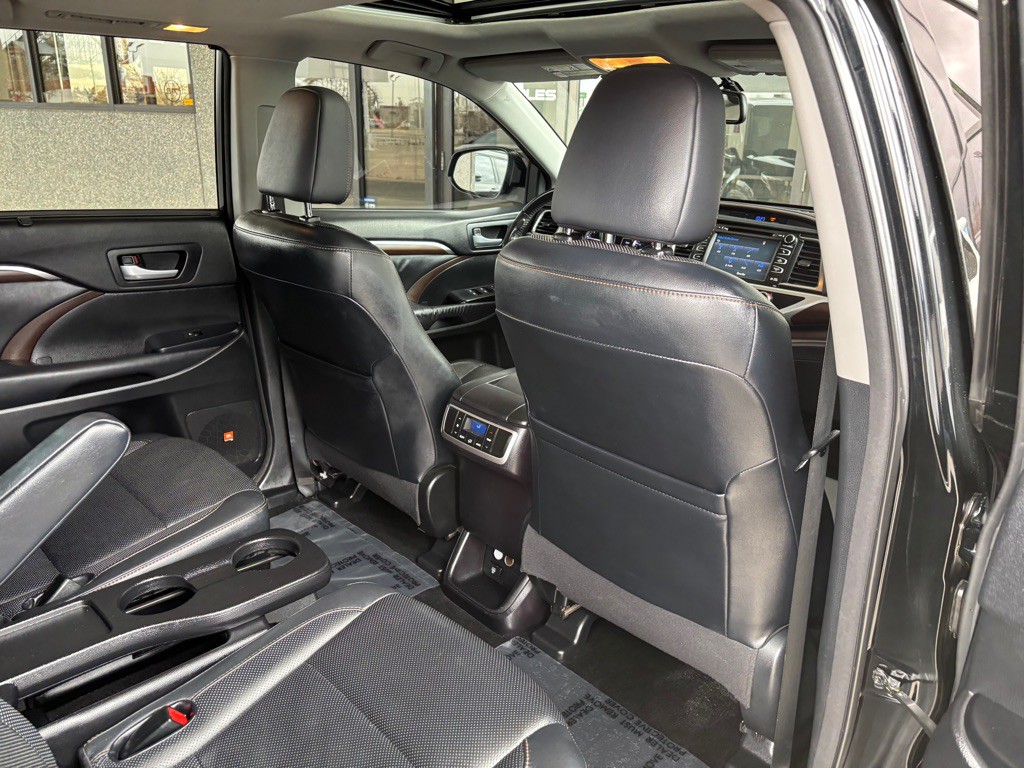 2014 Toyota Highlander Image 30
