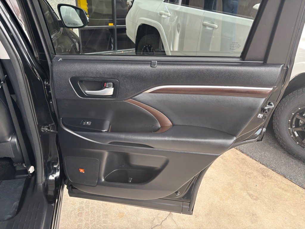 2014 Toyota Highlander Image 31