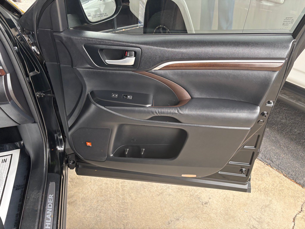 2014 Toyota Highlander Image 35