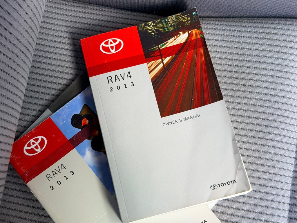 2013 Toyota Rav4 Image 21