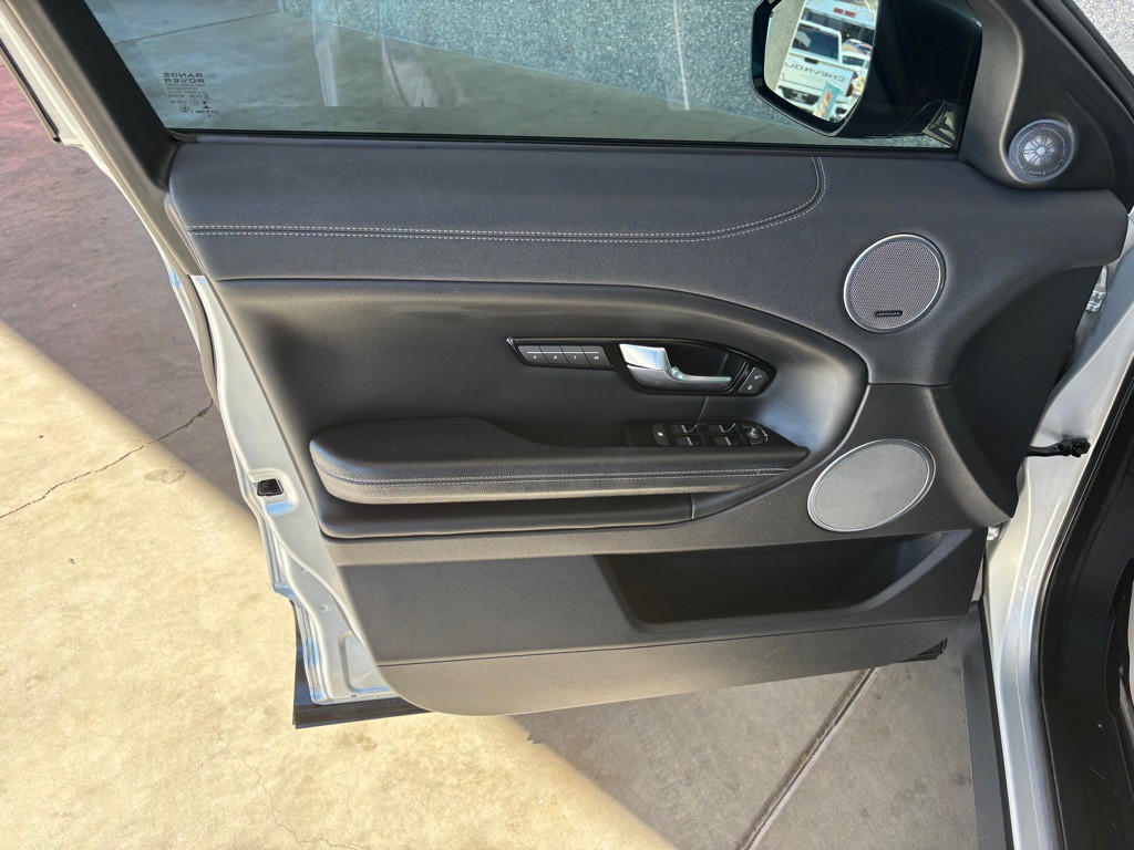 2016 Land Rover Range Rover Evoque Image 8