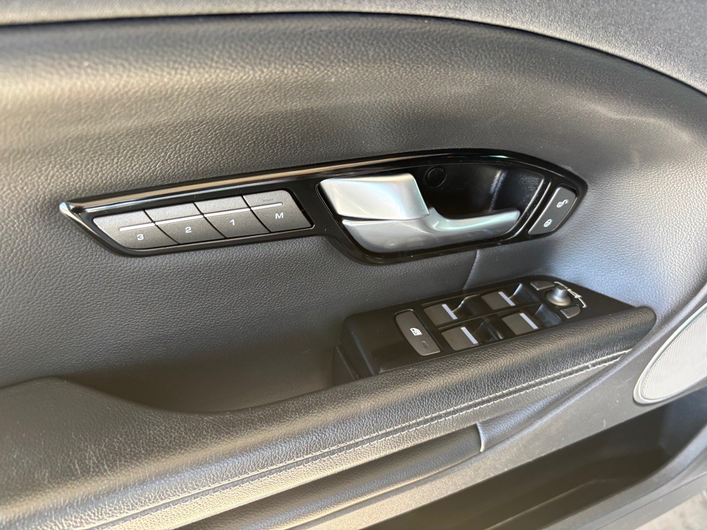 2016 Land Rover Range Rover Evoque Image 9