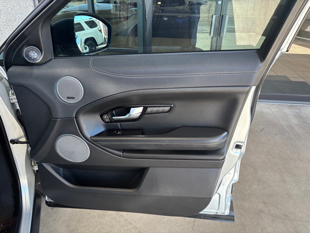 2016 Land Rover Range Rover Evoque Image 32