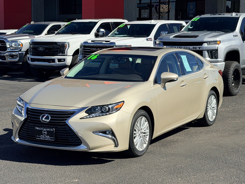 2016 Lexus ES Image 1