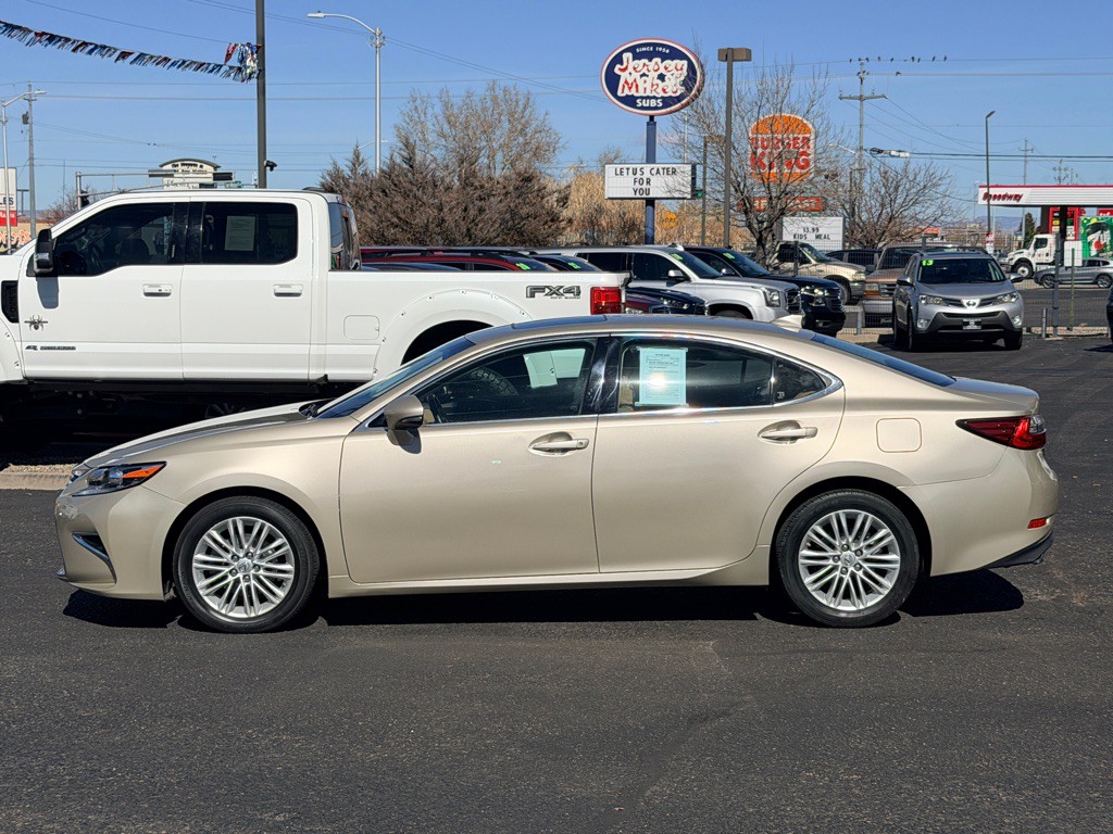2016 Lexus ES Image 2