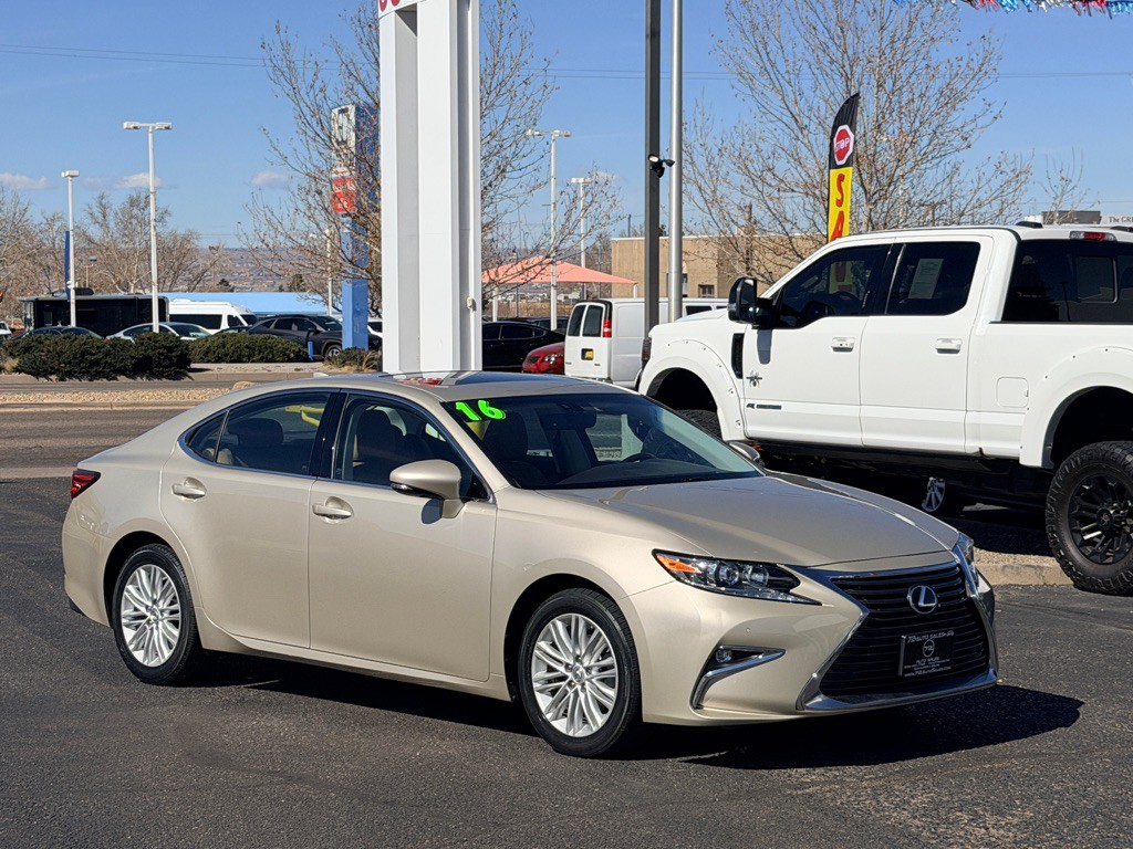 2016 Lexus ES Image 4