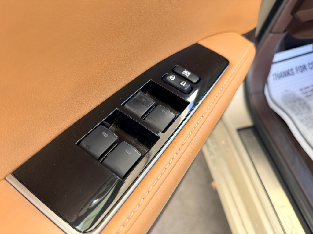 2016 Lexus ES Image 5