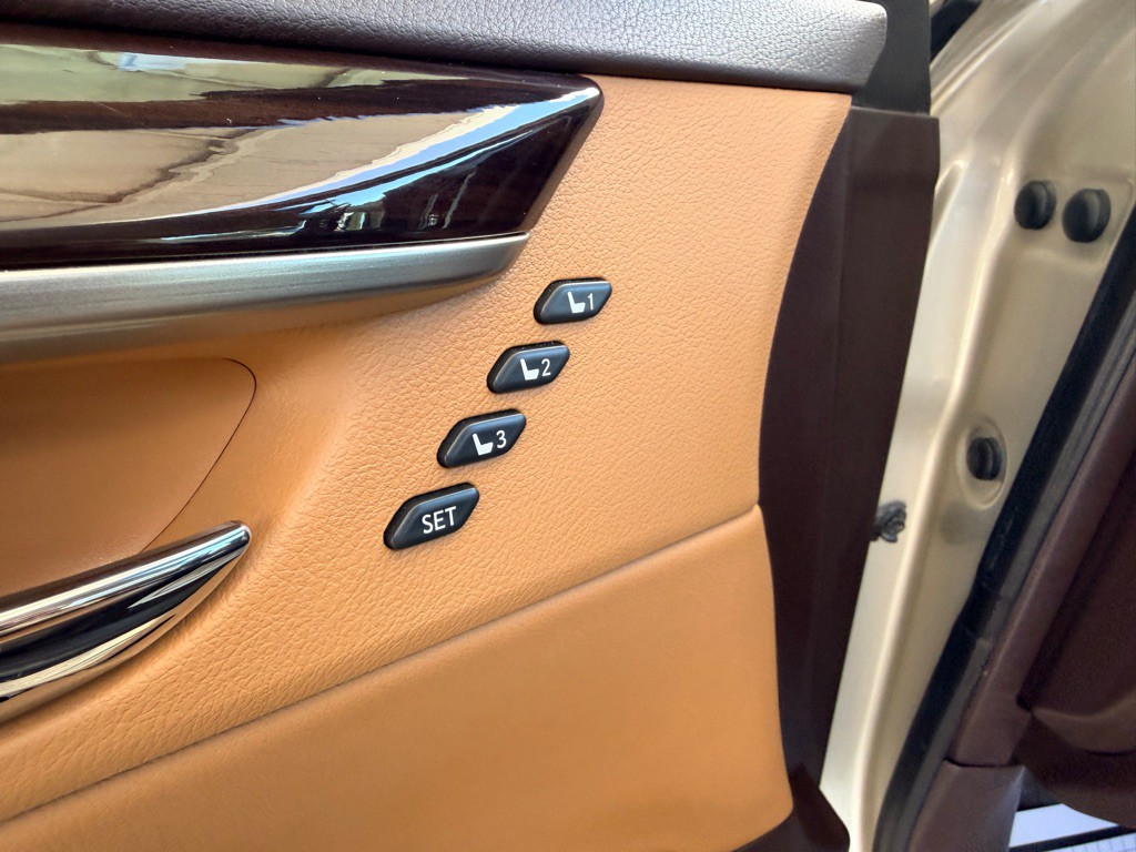 2016 Lexus ES Image 6