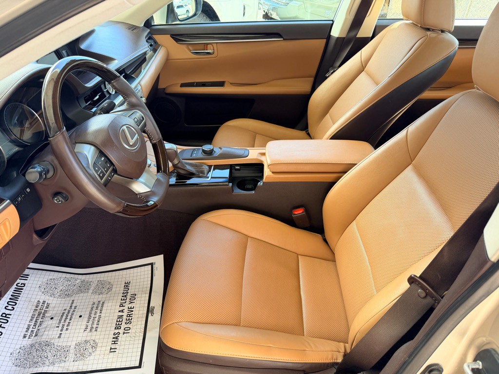 2016 Lexus ES Image 7