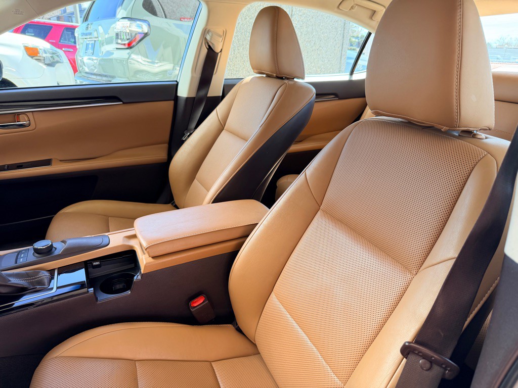 2016 Lexus ES Image 8