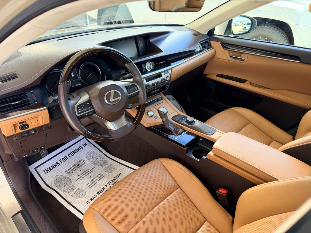 2016 Lexus ES Image 10
