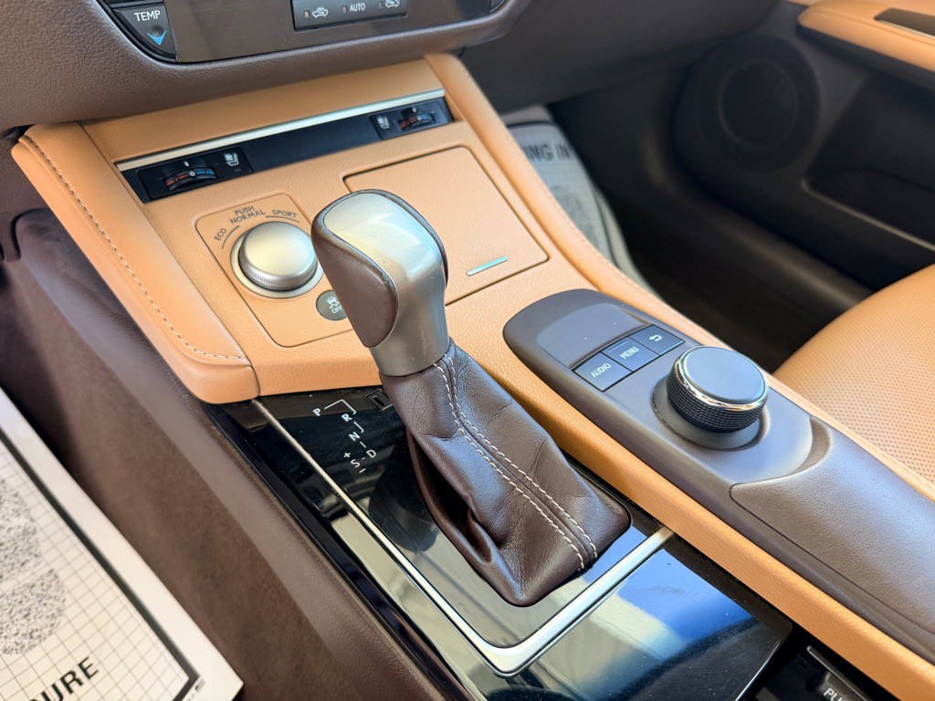 2016 Lexus ES Image 13