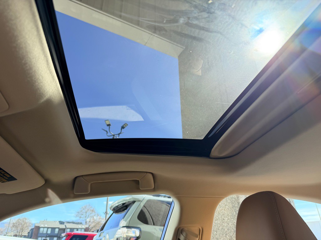 2016 Lexus ES Image 16