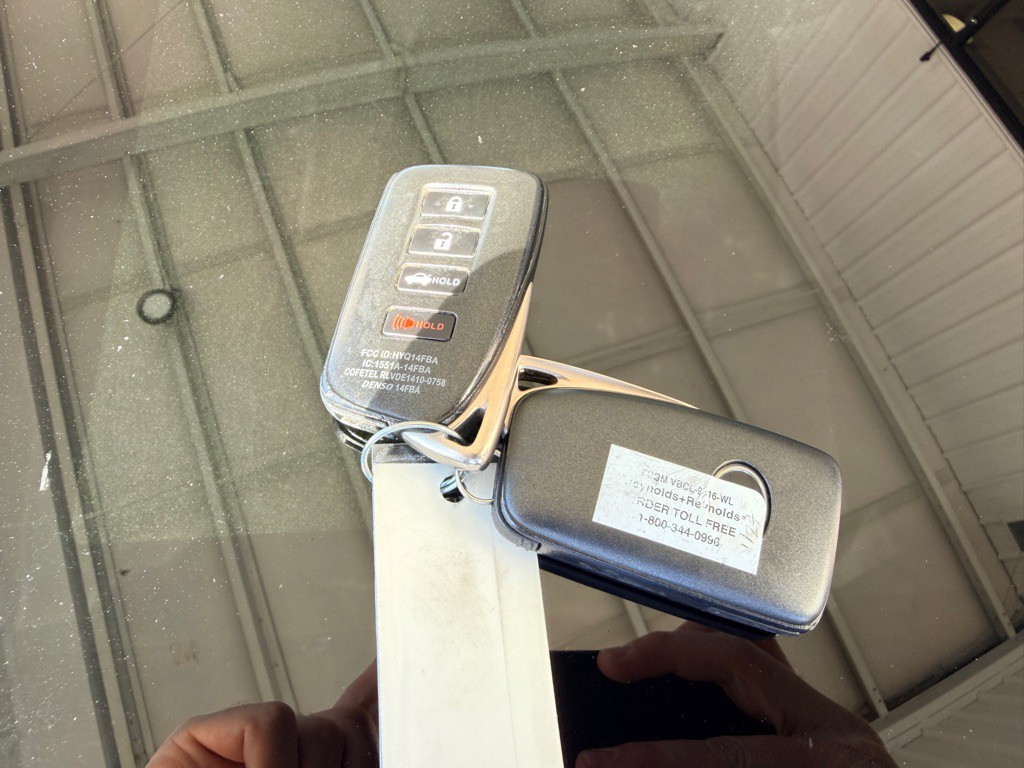 2016 Lexus ES Image 24