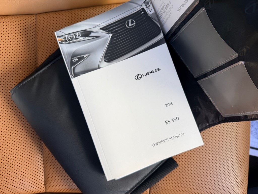 2016 Lexus ES Image 25