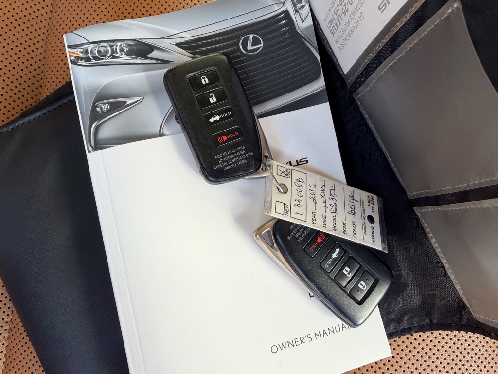 2016 Lexus ES Image 26