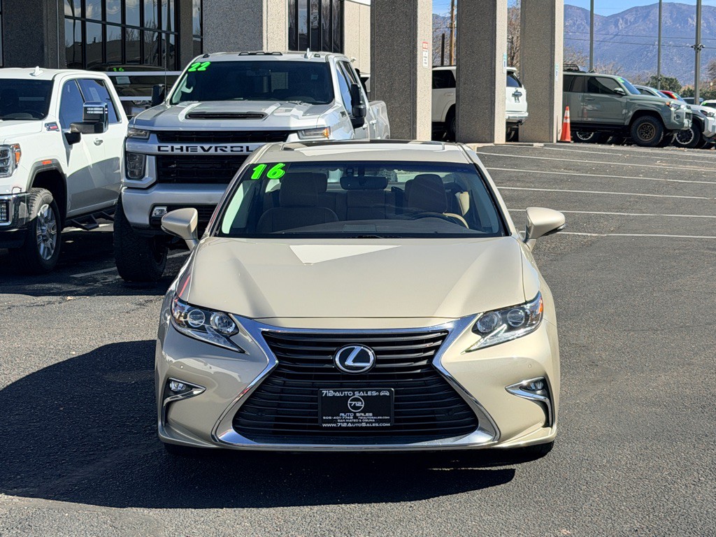 2016 Lexus ES Image 28