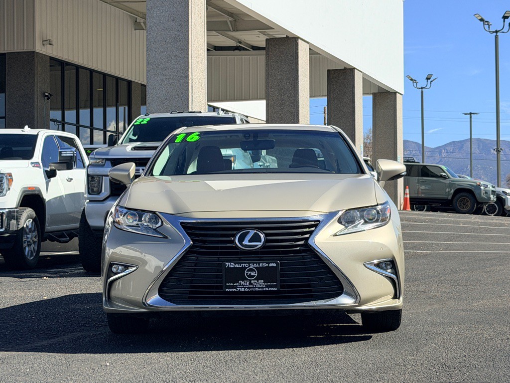 2016 Lexus ES Image 29