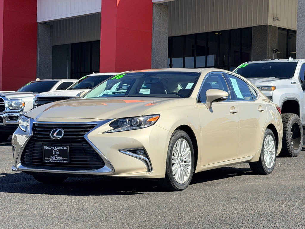 2016 Lexus ES Image 31