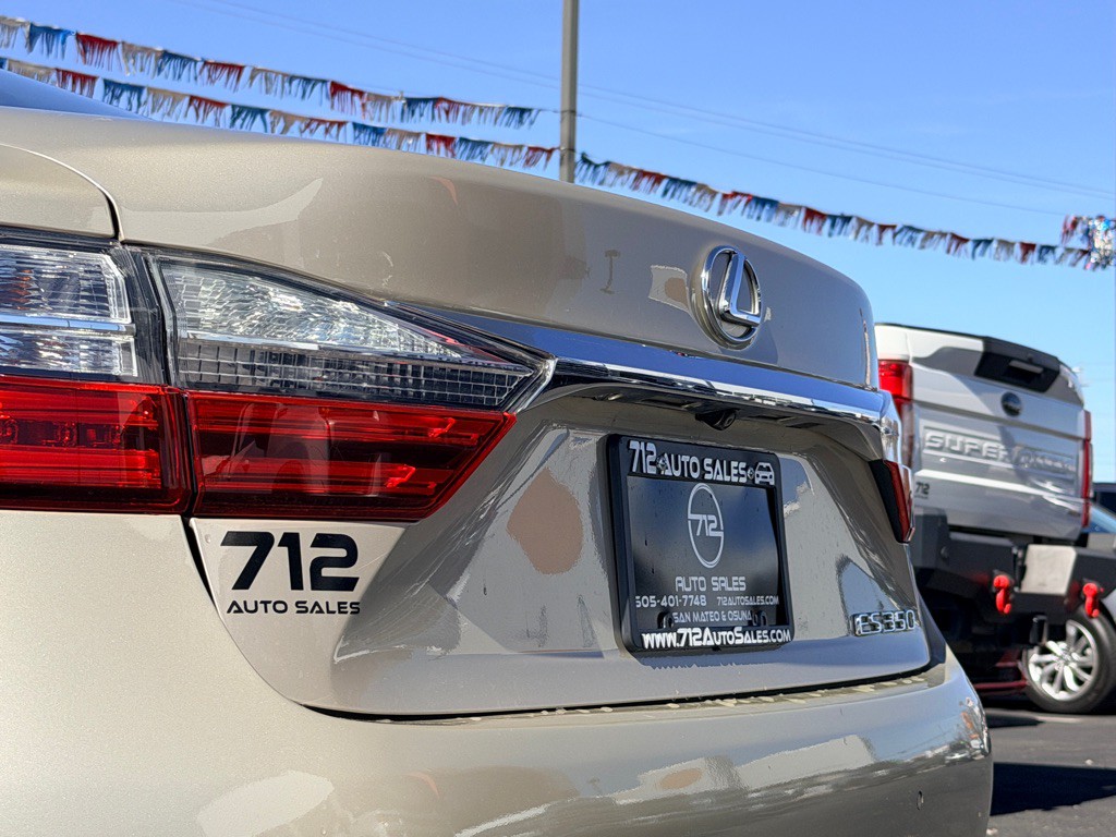 2016 Lexus ES Image 36