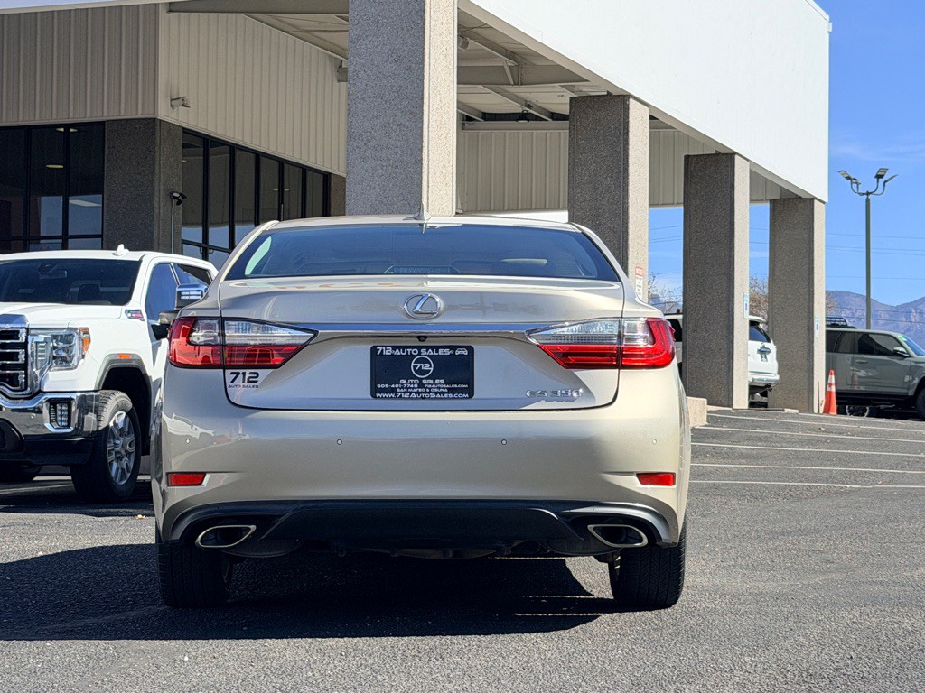 2016 Lexus ES Image 38