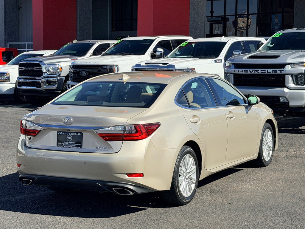 2016 Lexus ES Image 39