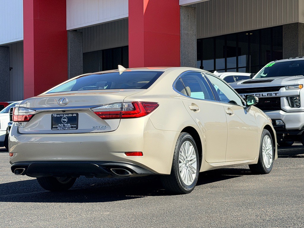 2016 Lexus ES Image 40