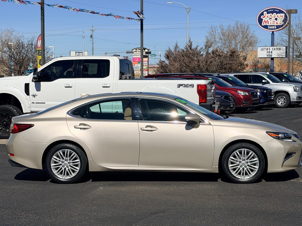 2016 Lexus ES Image 41