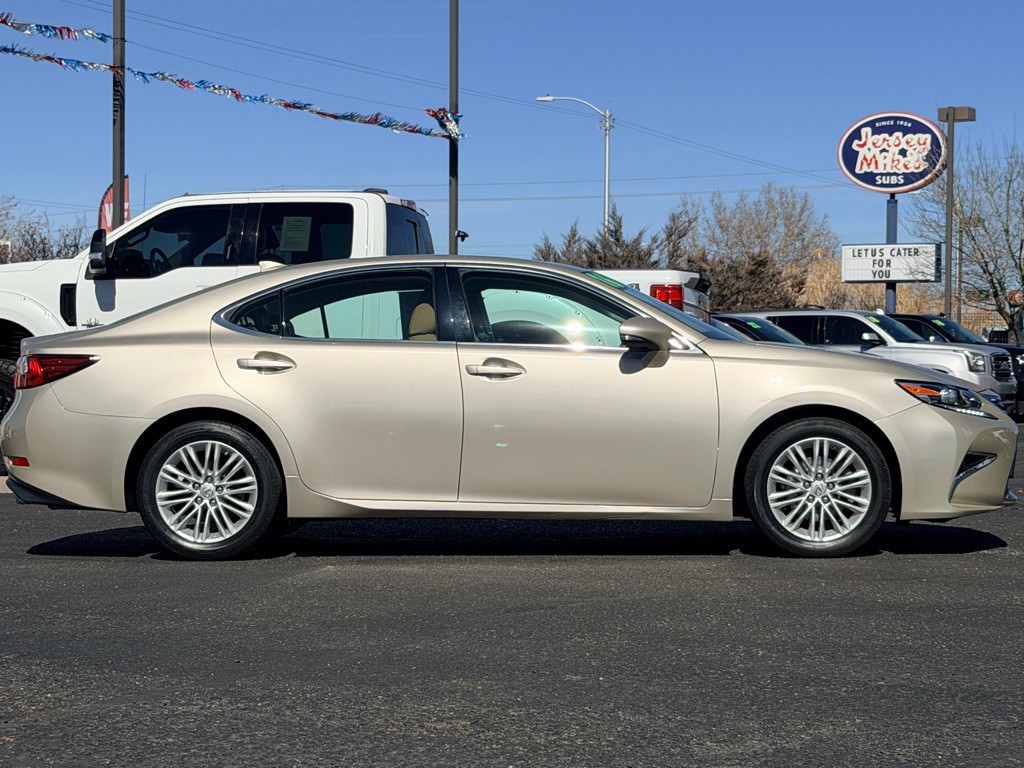 2016 Lexus ES Image 42