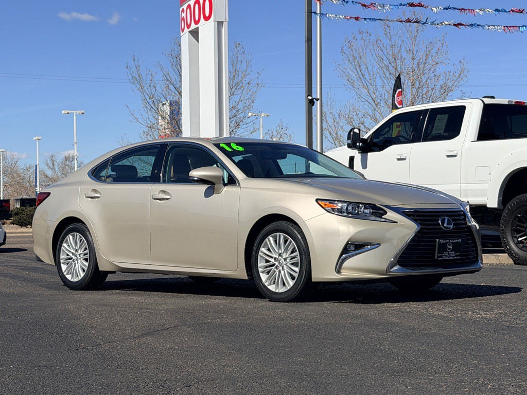 2016 Lexus ES Image 44