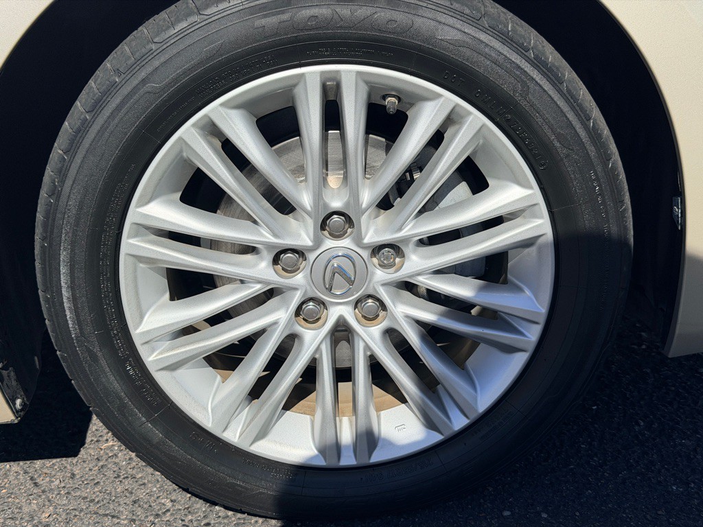 2016 Lexus ES Image 45