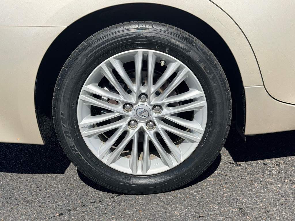 2016 Lexus ES Image 46