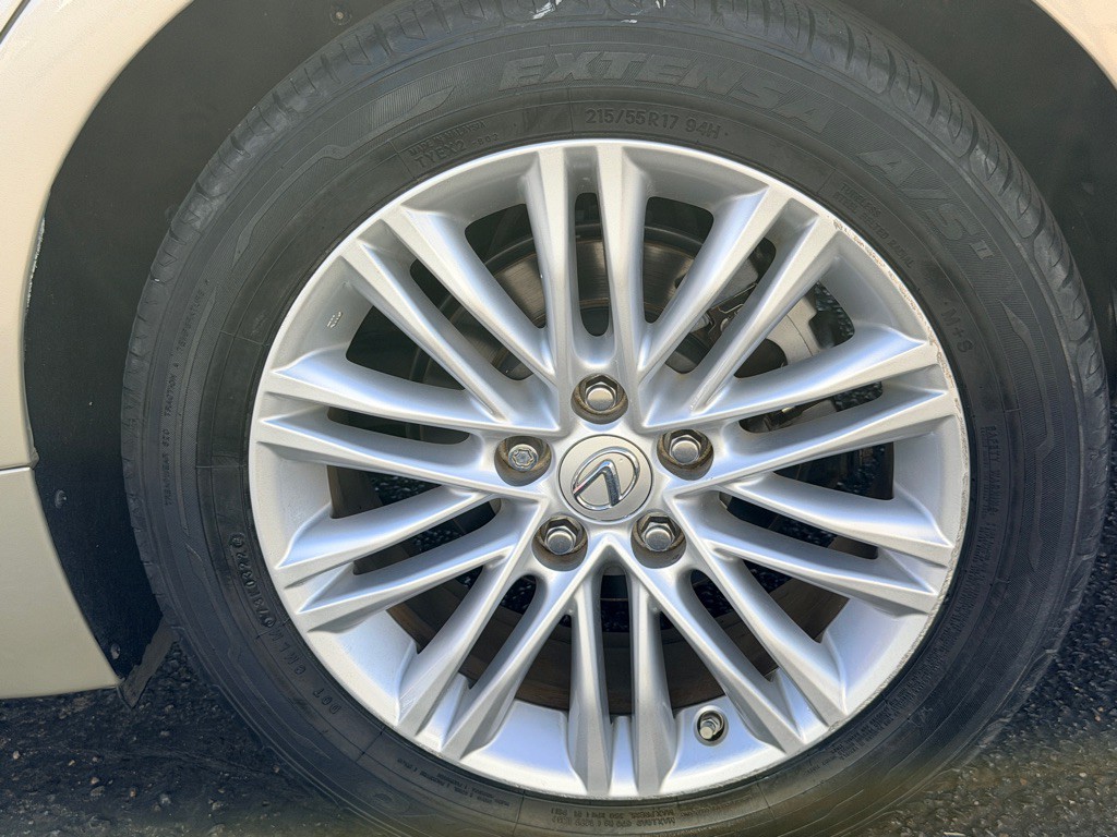 2016 Lexus ES Image 47