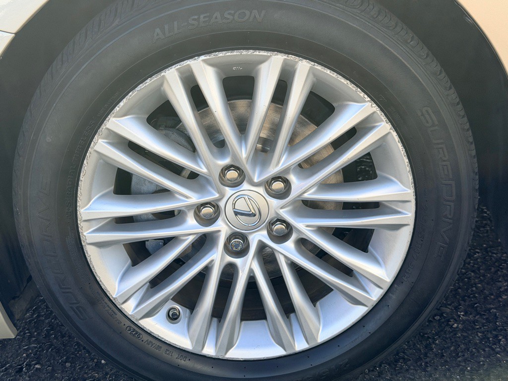 2016 Lexus ES Image 48