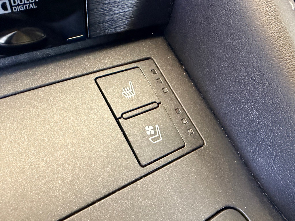 2016 Lexus RC Image 13