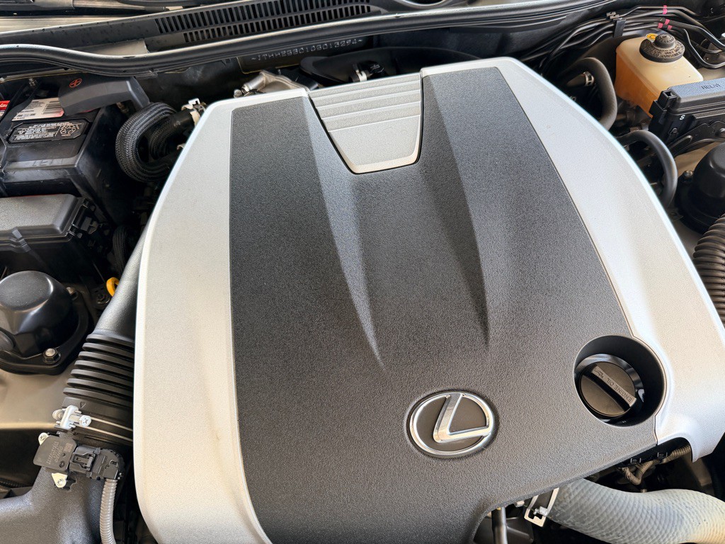 2016 Lexus RC Image 24