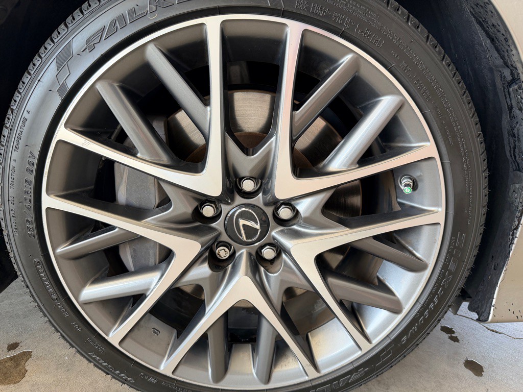 2016 Lexus RC Image 44