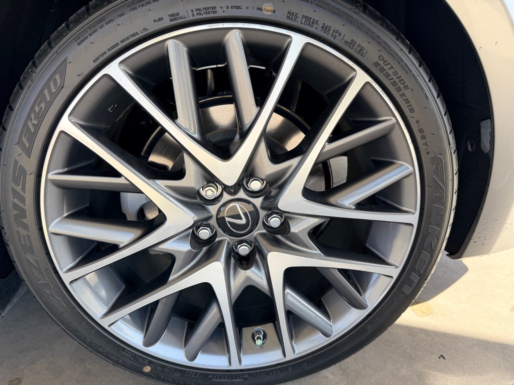 2016 Lexus RC Image 45