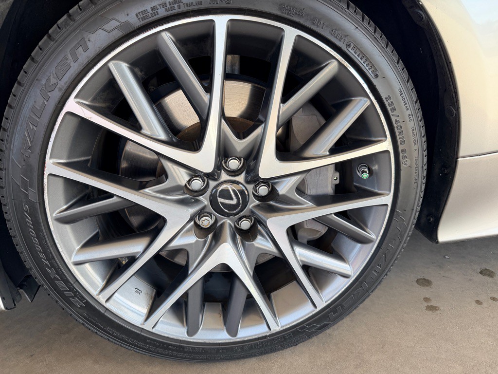 2016 Lexus RC Image 46