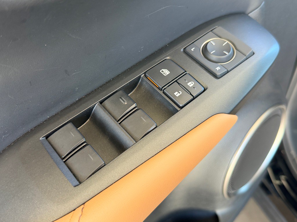 2017 Lexus NX Image 5