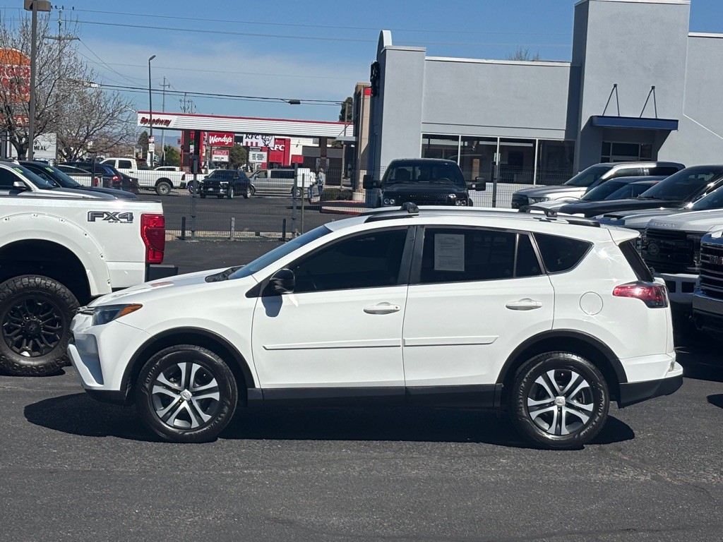 2017 Toyota Rav4 Image 2