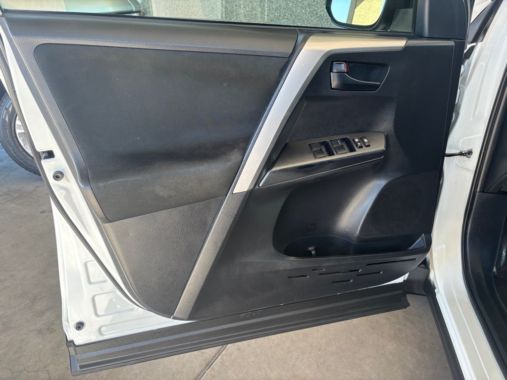 2017 Toyota Rav4 Image 8